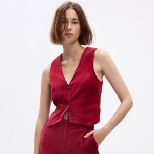 GAP Christmas Red Velvet Vest - size M Tall